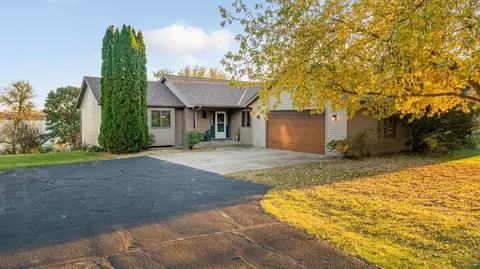 5600 Cannon Lake Ct, Faribault, MN 55021