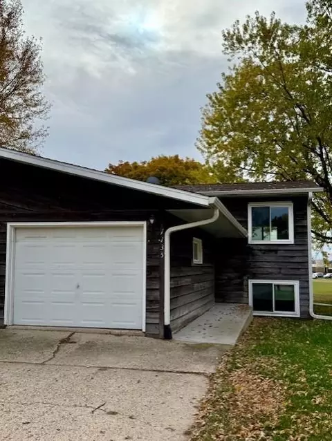 1135 20th St, Windom, MN 56101