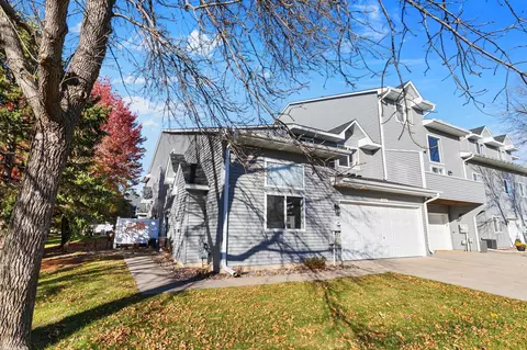 700 Kingfisher Ln #F, Woodbury, MN 55125