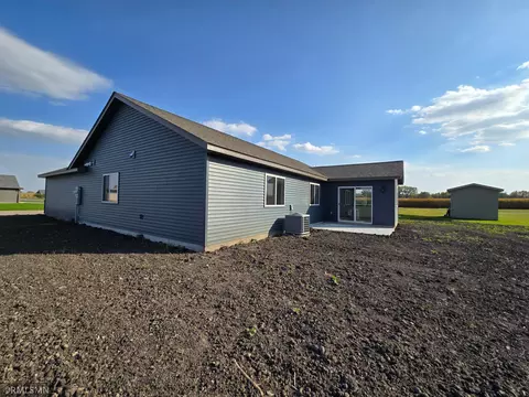 Exterior - 1427 Cullen St, Saint Peter, MN 56082 photo 2 of 3