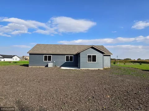 Exterior - 1427 Cullen St, Saint Peter, MN 56082 photo 3 of 3