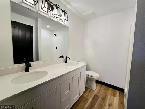 Bath - 1427 Cullen St, Saint Peter, MN 56082 photo 3 of 4