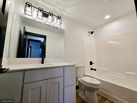Bath - 1427 Cullen St, Saint Peter, MN 56082 photo 1 of 4