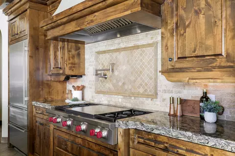 Kitchen - 4680 Palmer Pointe Rd, Excelsior, MN 55331 photo 9 of 11