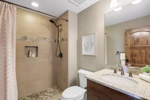 Bath - 4680 Palmer Pointe Rd, Excelsior, MN 55331 photo 6 of 9
