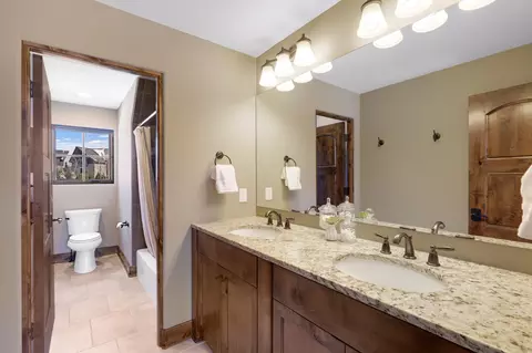 Bath - 4680 Palmer Pointe Rd, Excelsior, MN 55331 photo 7 of 9