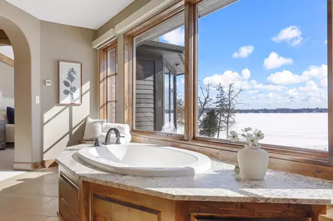 Bath - 4680 Palmer Pointe Rd, Excelsior, MN 55331 photo 4 of 9