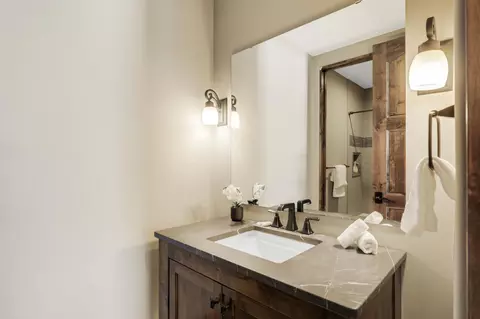 Bath - 4680 Palmer Pointe Rd, Excelsior, MN 55331 photo 8 of 9