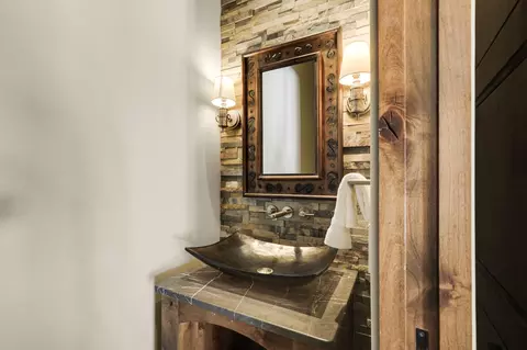 Bath - 4680 Palmer Pointe Rd, Excelsior, MN 55331 photo 1 of 9