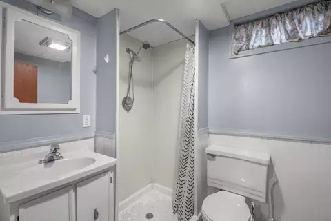 Bath - 2318 10th Ave S, Saint Cloud, MN 56301 photo 3 of 3