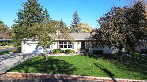 1105 Southfork Dr, River Falls, WI 54022