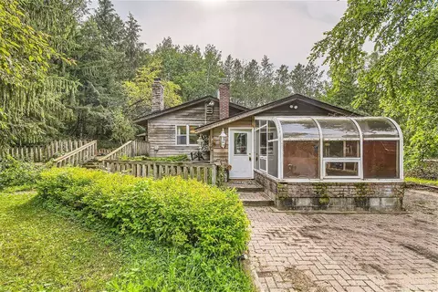 465 Old E, Houlton, WI 54082
