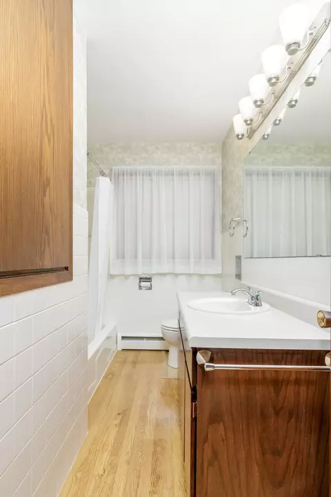 Bath - 1002 12th Ave NE, Brainerd, MN 56401 photo 1 of 2