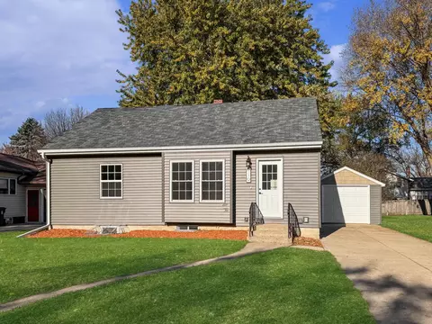 119 E St, Marshall, MN 56258
