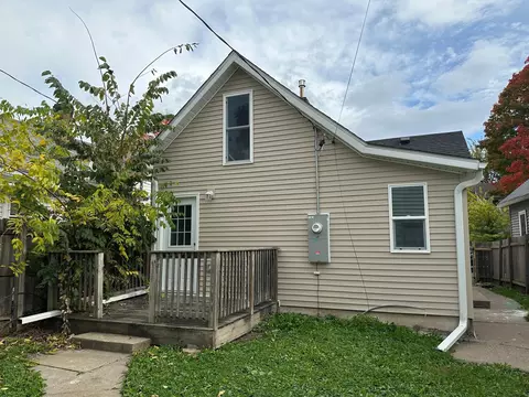 1213 Woodbridge St, Saint Paul, MN 55117