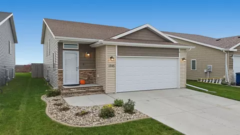 1743 46th Ave S, Moorhead, MN 56560