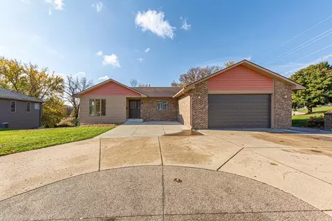 840 SW Riverwood Pl, Owatonna, MN 55060