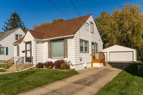 819 12th St NW, Rochester, MN 55901