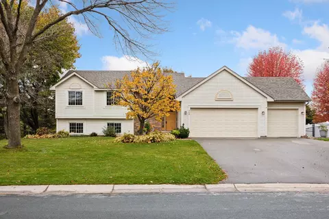 569 Coventry Pkwy, Eagan, MN 55123