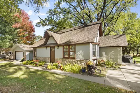 6924 Lakeview Dr, Lino Lakes, MN 55014