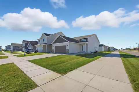 7301 Aquiline Dr S, Fargo, ND 58104