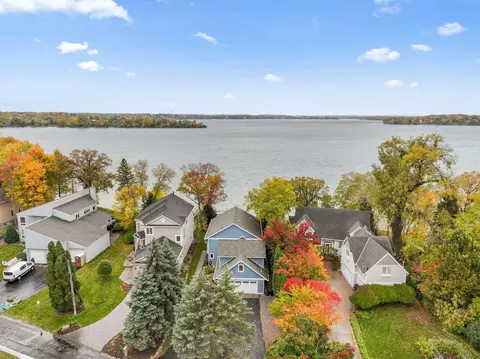 4286 Circle Rd, Excelsior, MN 55331