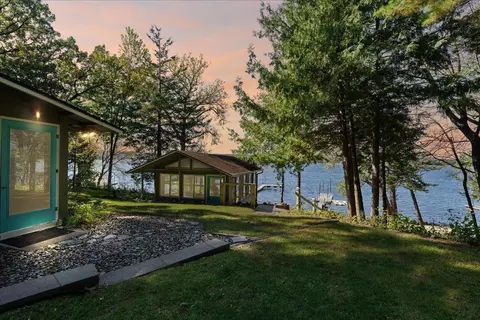 308 N Cove Rd, Hudson, WI 54016