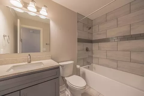 Bath - 2613 3rd Ave SE, Willmar, MN 56201 photo 3 of 3