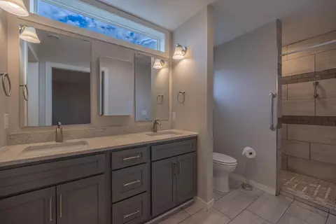 Bath - 2613 3rd Ave SE, Willmar, MN 56201 photo 1 of 3