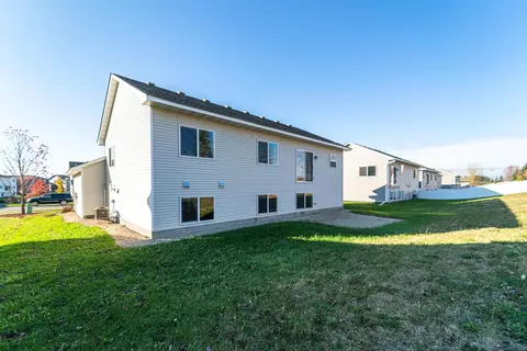 Exterior - 944 Forest Edge Cir, Jordan, MN 55352 photo 5 of 9