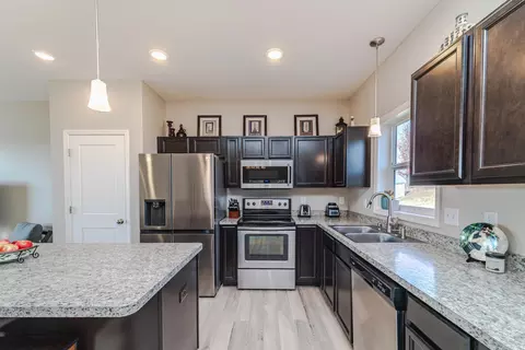 Kitchen - 944 Forest Edge Cir, Jordan, MN 55352 photo 4 of 5