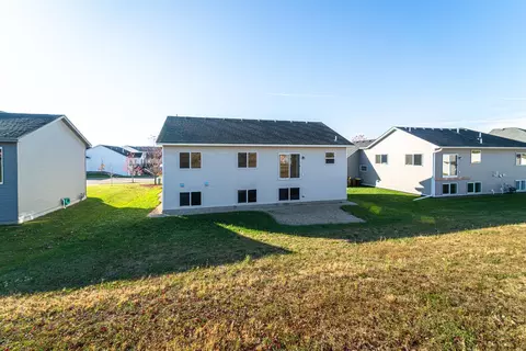 Exterior - 944 Forest Edge Cir, Jordan, MN 55352 photo 6 of 9