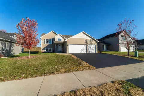Exterior - 944 Forest Edge Cir, Jordan, MN 55352 photo 9 of 9