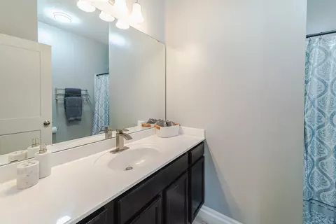 Bath - 944 Forest Edge Cir, Jordan, MN 55352 photo 2 of 2