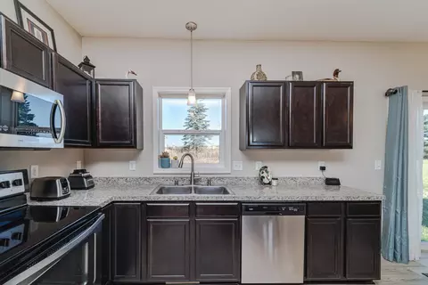 Kitchen - 944 Forest Edge Cir, Jordan, MN 55352 photo 5 of 5