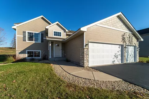 Exterior - 944 Forest Edge Cir, Jordan, MN 55352 photo 2 of 9