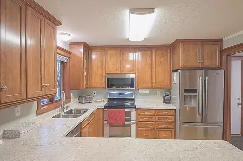 Kitchen - 11486 Hazel Rd, Saint Cloud, MN 56301 photo 2 of 5