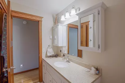 Bath - 11486 Hazel Rd, Saint Cloud, MN 56301 photo 2 of 4