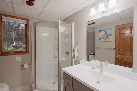 Bath - 11486 Hazel Rd, Saint Cloud, MN 56301 photo 3 of 4
