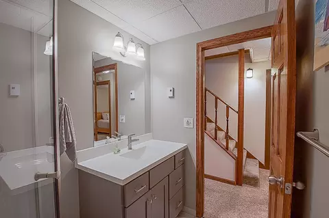 Bath - 11486 Hazel Rd, Saint Cloud, MN 56301 photo 4 of 4