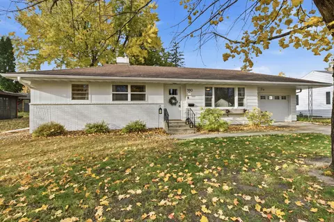 990 Hassan St SE, Hutchinson, MN 55350