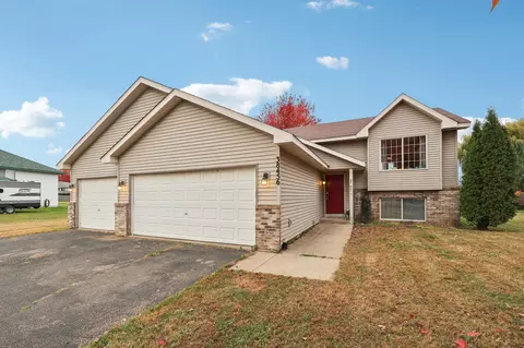 38456 Coventry Dr, North Branch, MN 55056