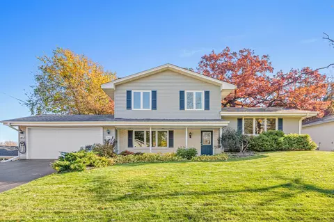 2580 Western Ave N, Roseville, MN 55113