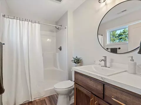 Bath - 5446 Jericho Rd, Baxter, MN 56425 photo 1 of 2