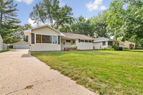 710 Upper Johnson Cir, Saint Peter, MN 56082 photo 2