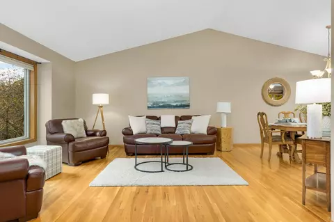 1105 W 158th St, Burnsville, MN 55306