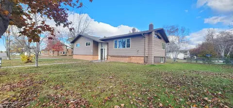 1104 6th St SW, Wadena, MN 56482 photo 2