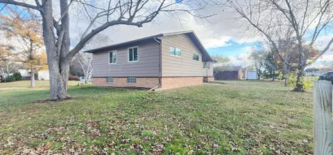 1104 6th St SW, Wadena, MN 56482 photo 3