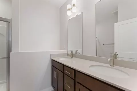 Bath - 1421 142nd Ct E, Rosemount, MN 55068 photo 2 of 5