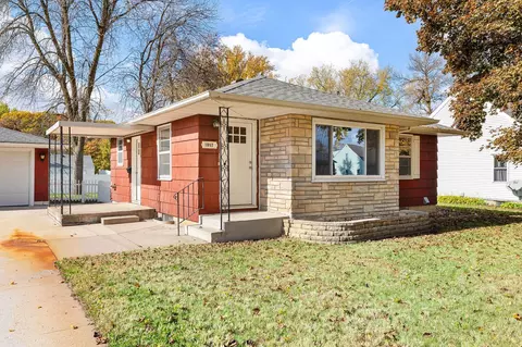 1052 Grandview Ave, Owatonna, MN 55060